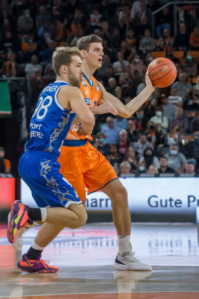 和不屈的精 和不屈的精