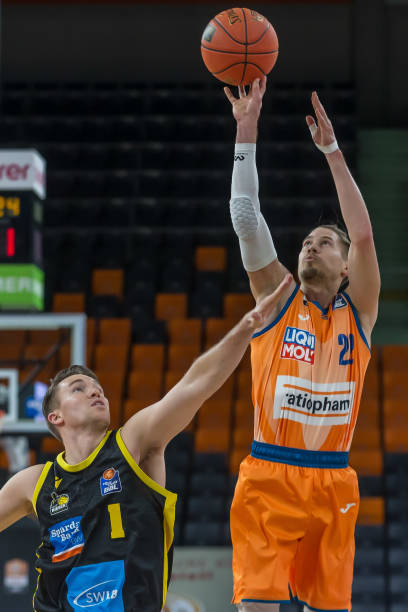 超高层对各 超高层对各