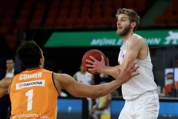 相比之下 相比之下